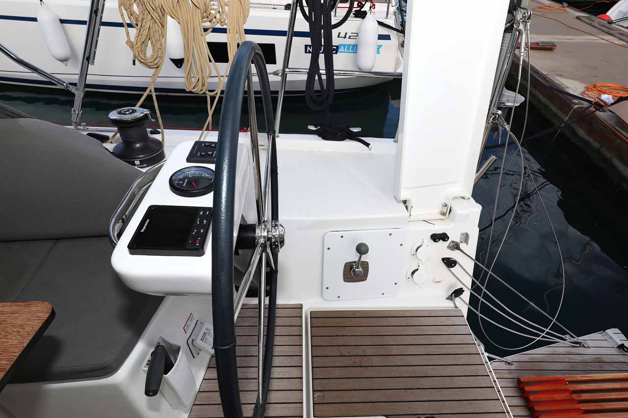 Dufour 390 — photo 8