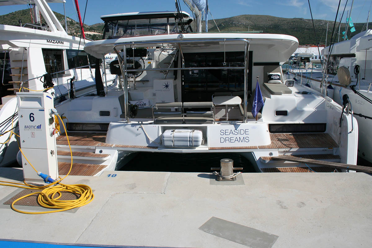 Lagoon 42 - 4 + 2 cab. — photo 1