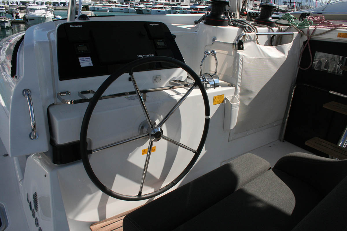 Lagoon 42 - 4 + 2 cab. — photo 9