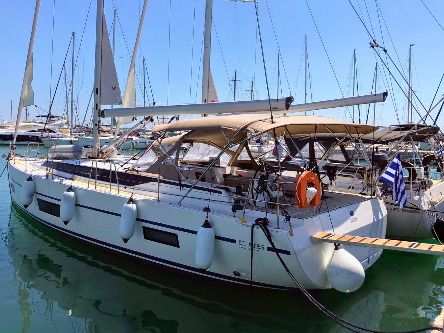 Bavaria C45 - 5 cab. — photo 3