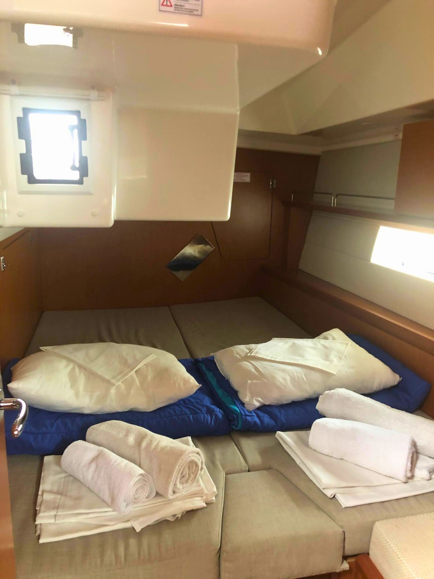 Bavaria C45 - 5 cab. — photo 8