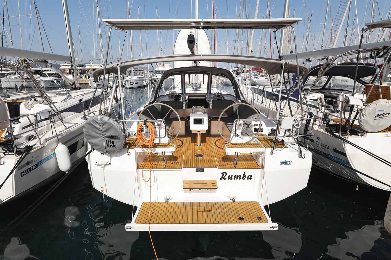 Bavaria C42 — photo 1