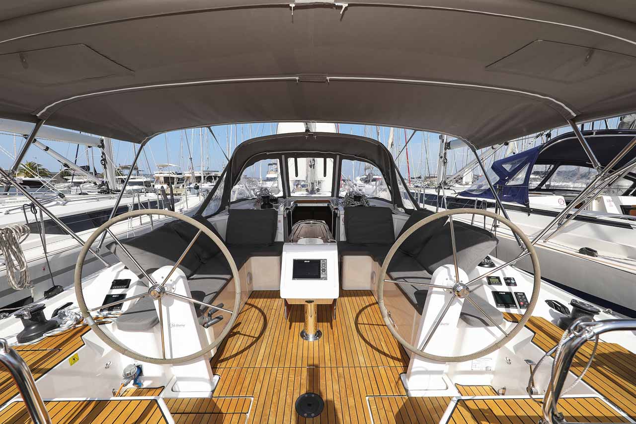 Bavaria C42 — photo 7