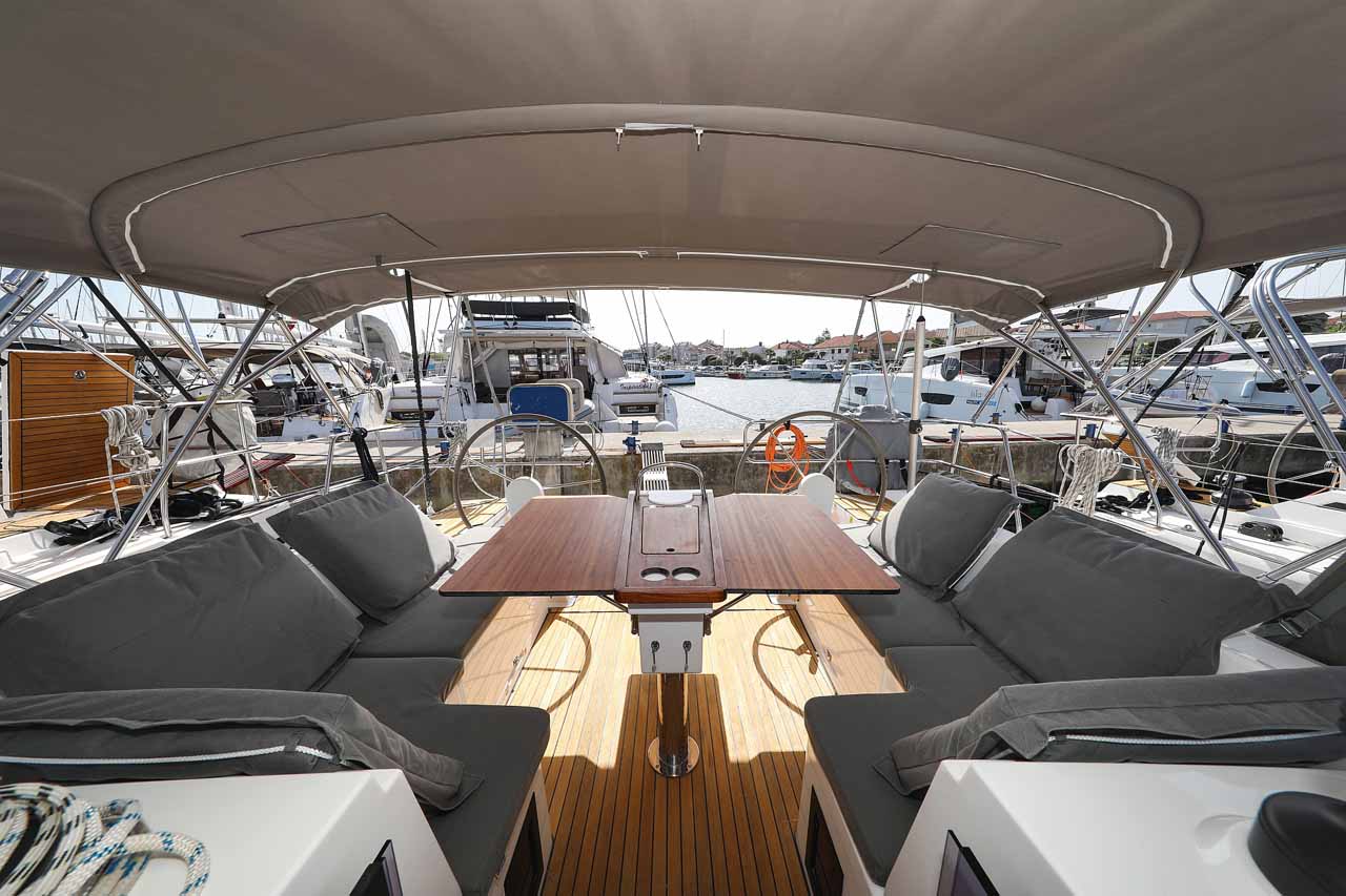 Bavaria C42 — photo 9