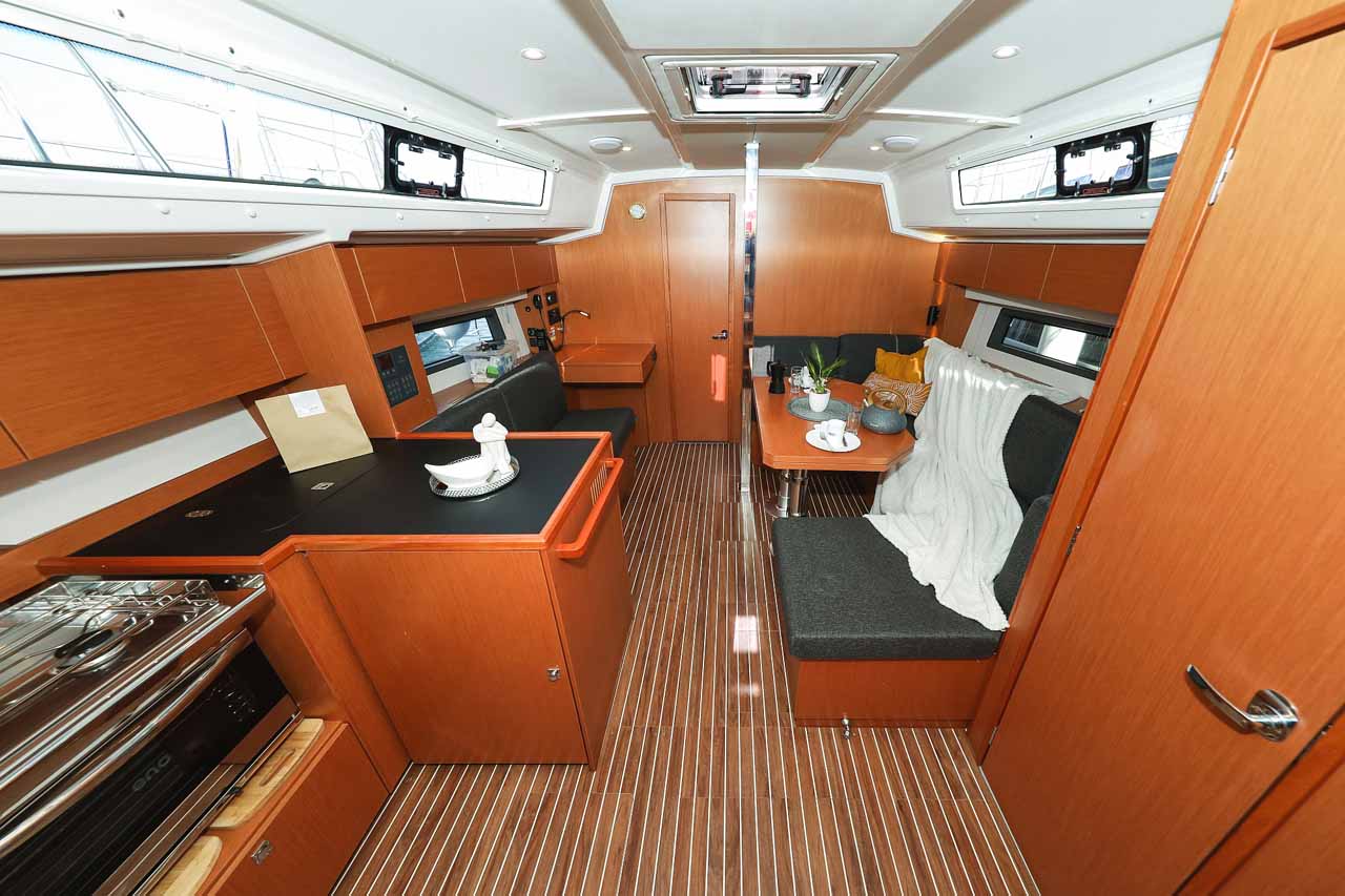 Bavaria C42 — photo 10