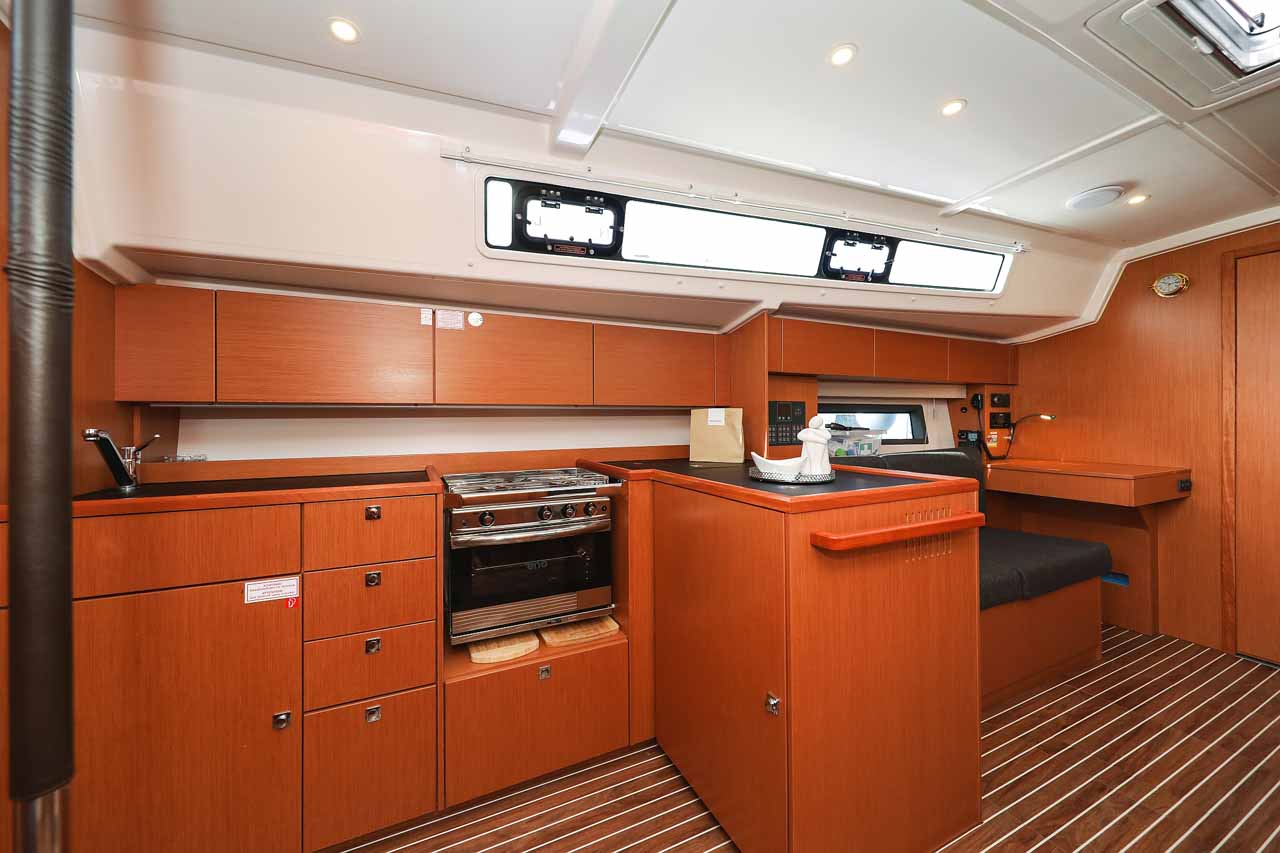 Bavaria C42 — photo 15