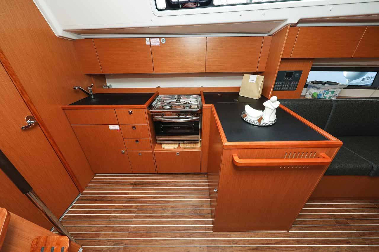 Bavaria C42 — photo 16