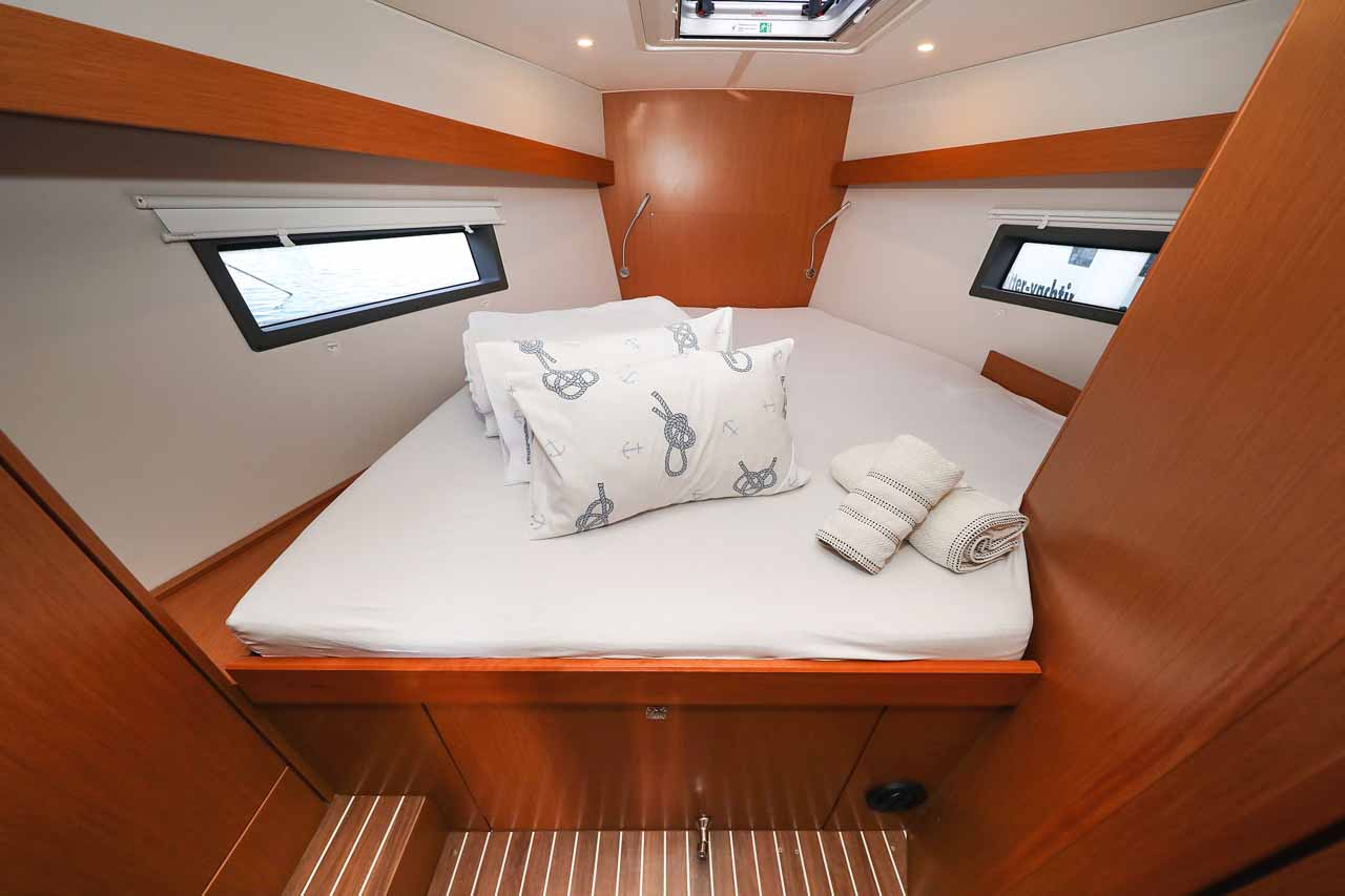 Bavaria C42 — photo 18