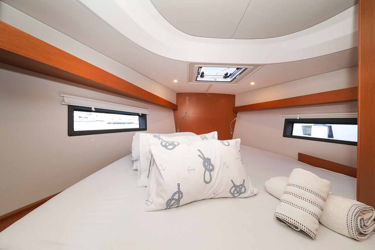 Bavaria C42 — photo 19