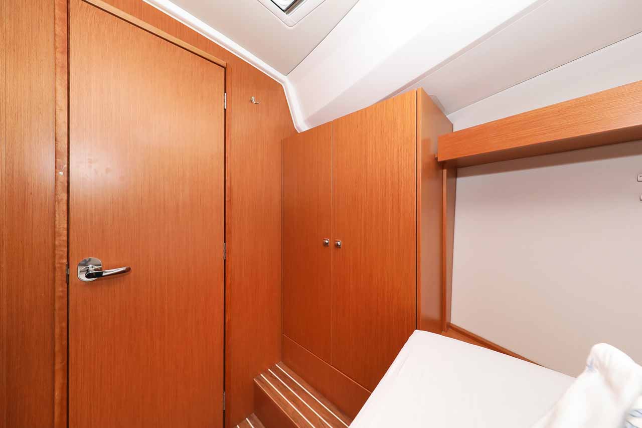 Bavaria C42 — photo 20