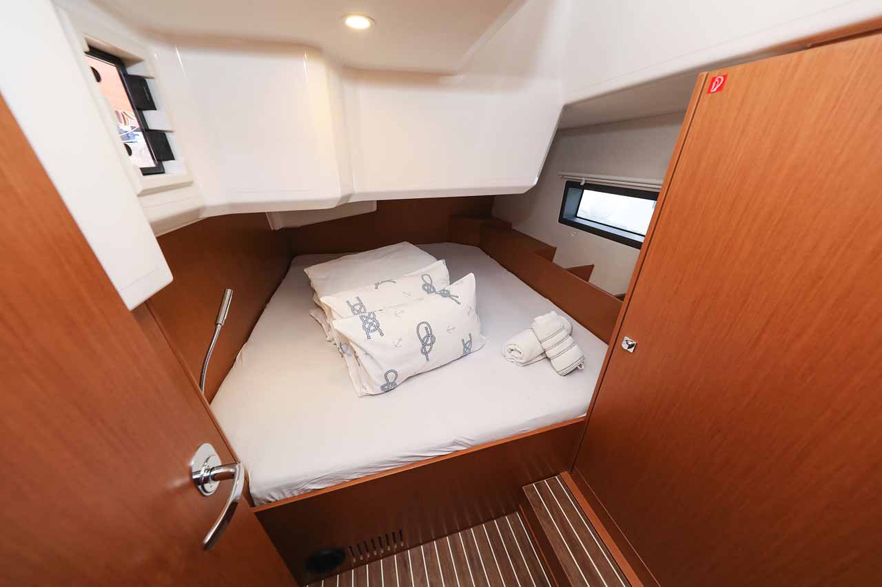 Bavaria C42 — photo 23