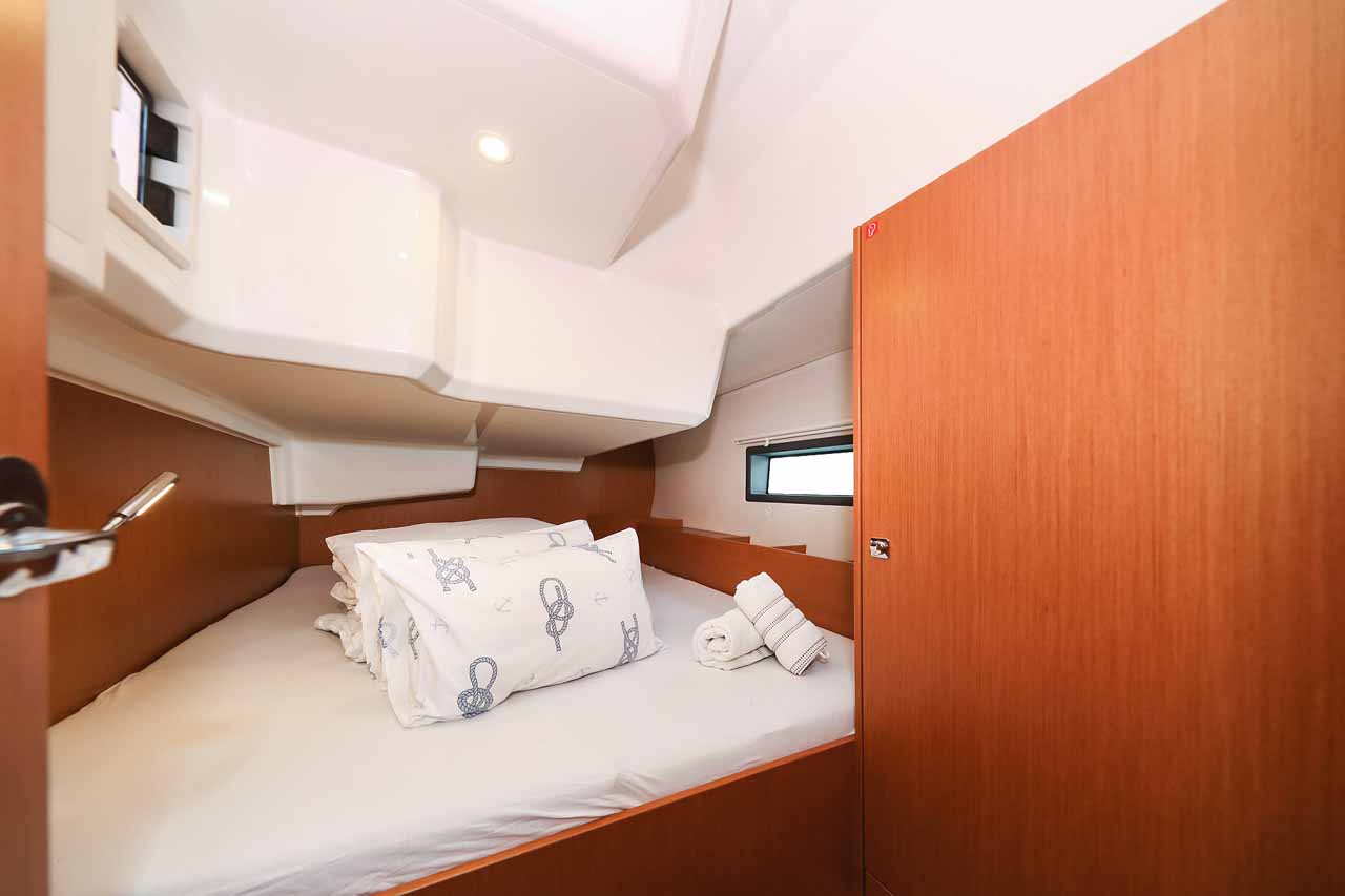 Bavaria C42 — photo 24