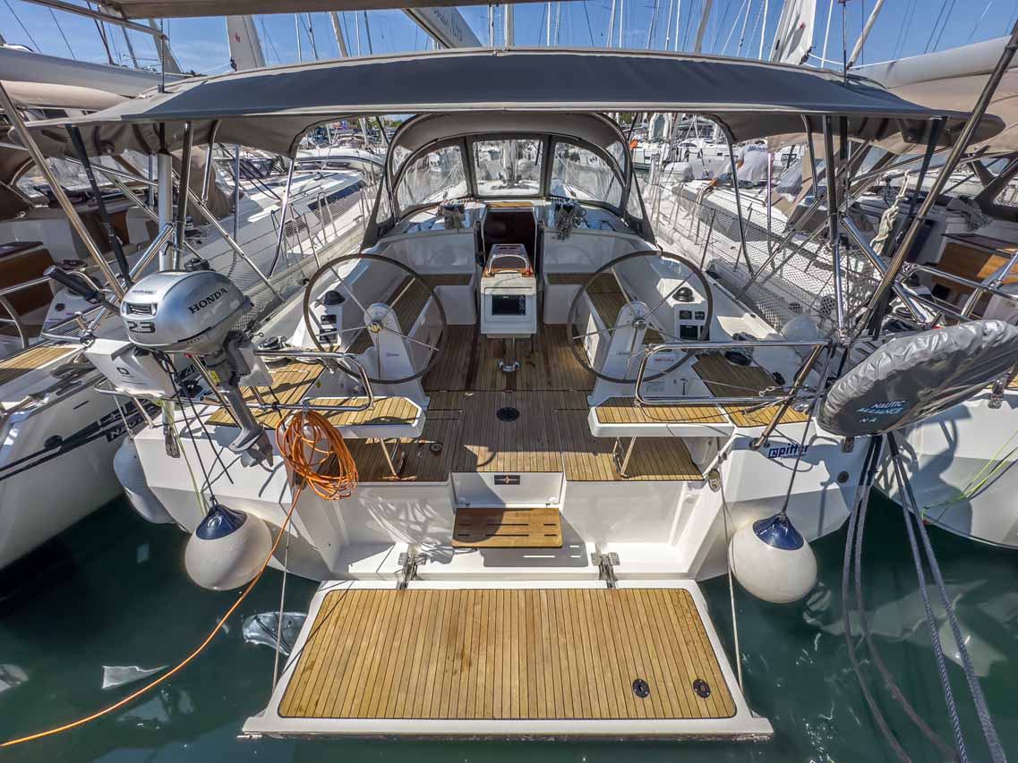 Bavaria C42 — photo 3