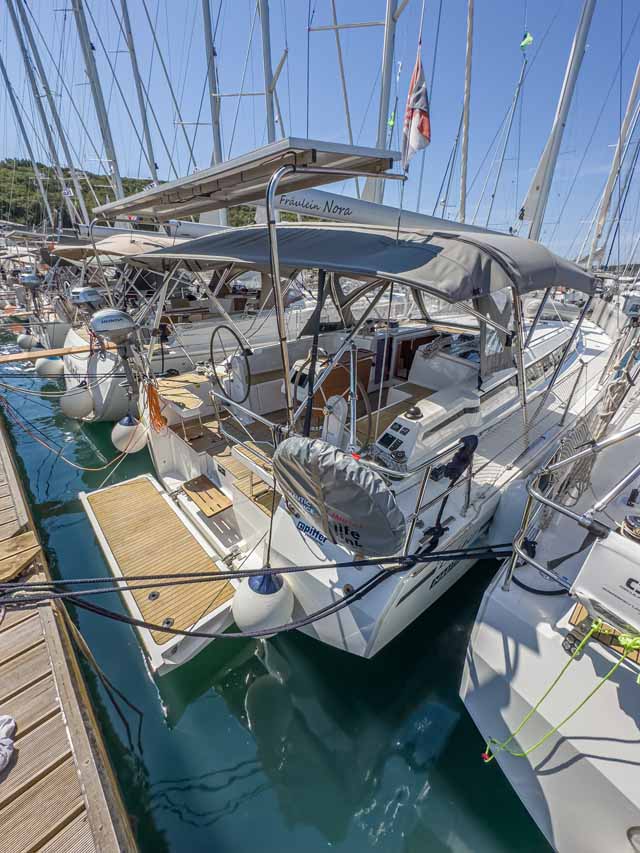 Bavaria C42 — photo 4