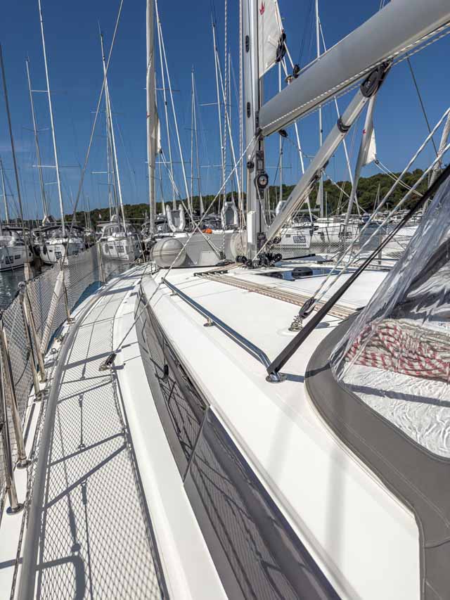 Bavaria C42 — photo 5