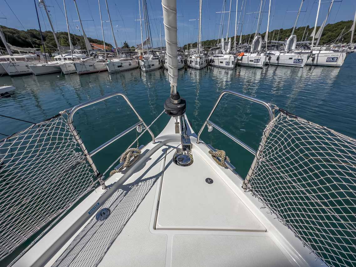 Bavaria C42 — photo 6