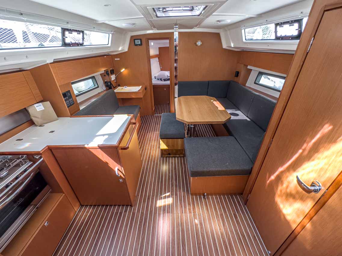 Bavaria C42 — photo 9
