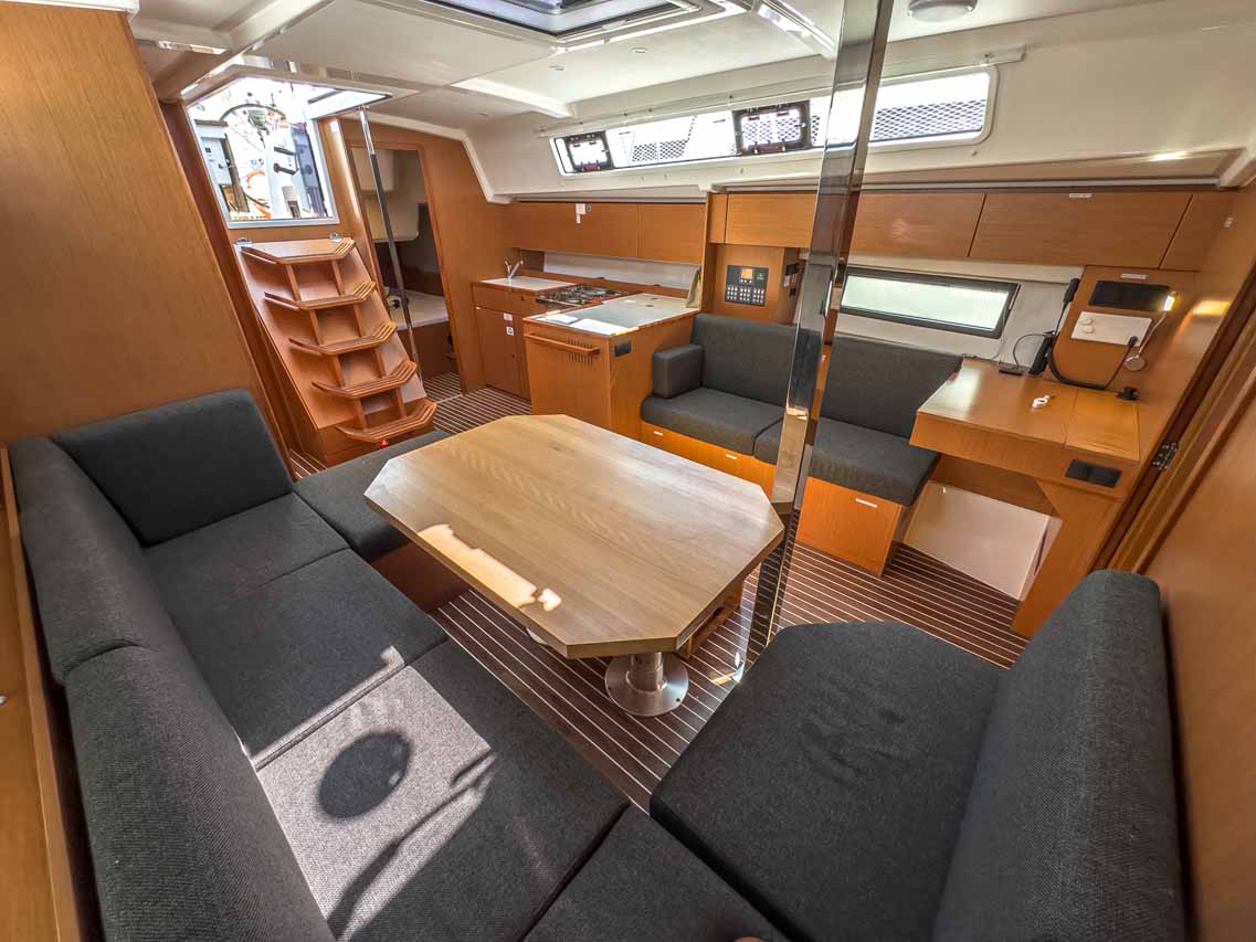 Bavaria C42 — photo 10