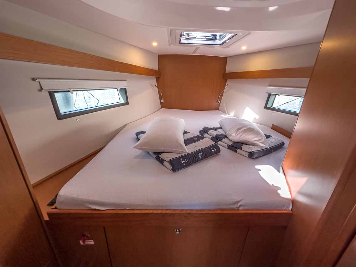 Bavaria C42 — photo 13