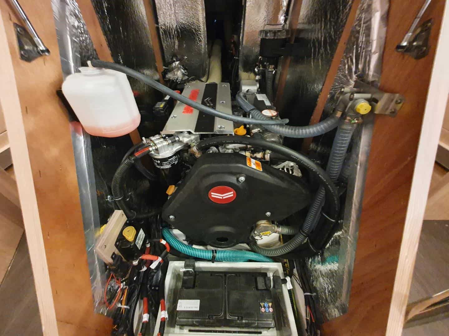 Bavaria C42 — photo 14