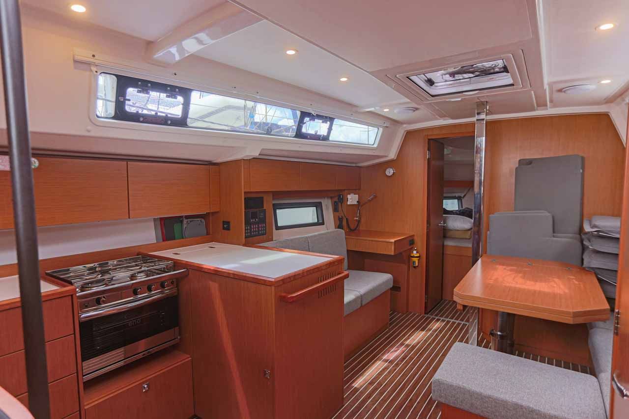 Bavaria C38 — photo 7