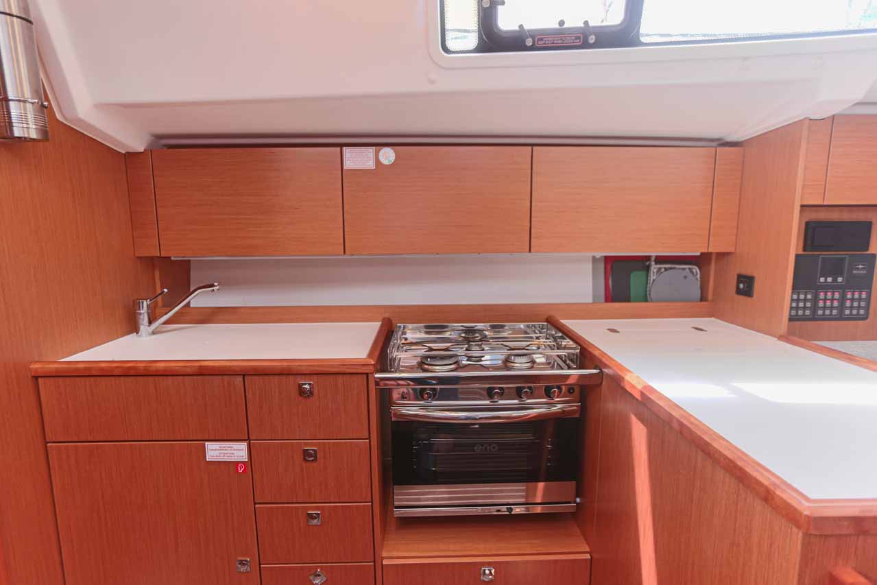 Bavaria C38 — photo 8