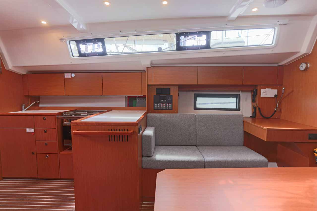 Bavaria C38 — photo 9
