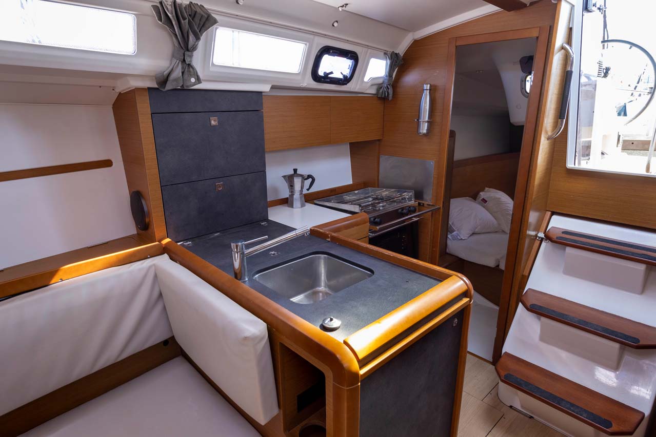Sun Odyssey 349 - 2 cab. — photo 10
