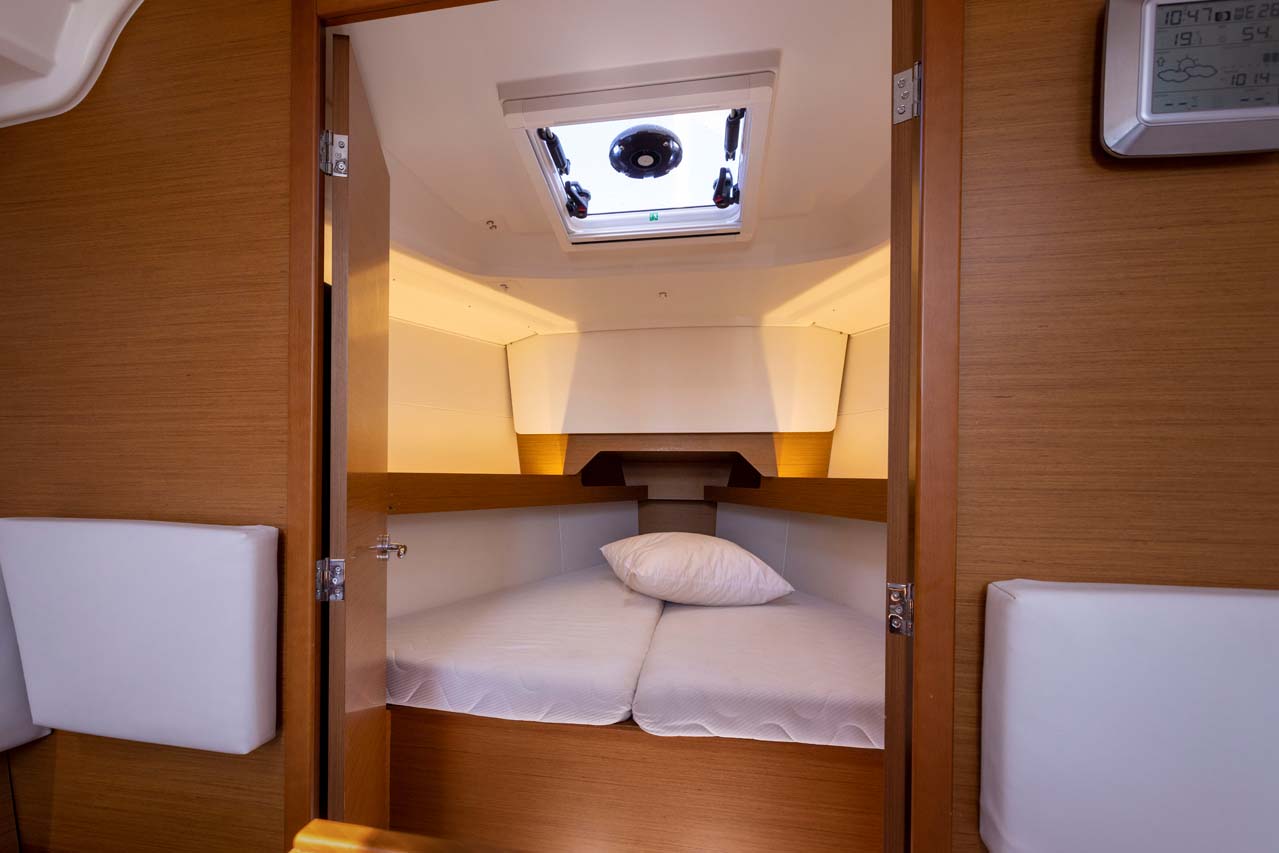 Sun Odyssey 349 - 2 cab. — photo 12