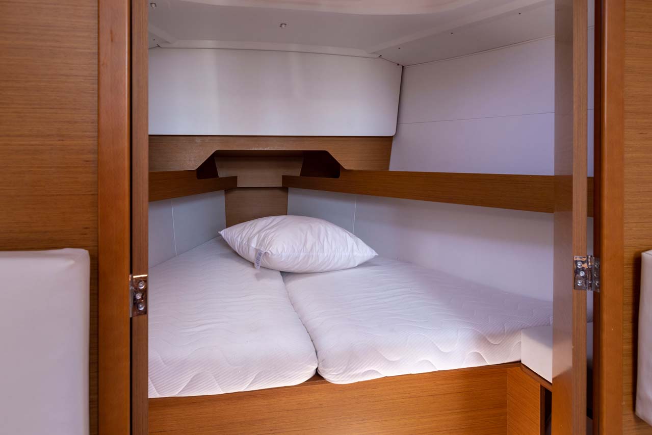 Sun Odyssey 349 - 2 cab. — photo 13
