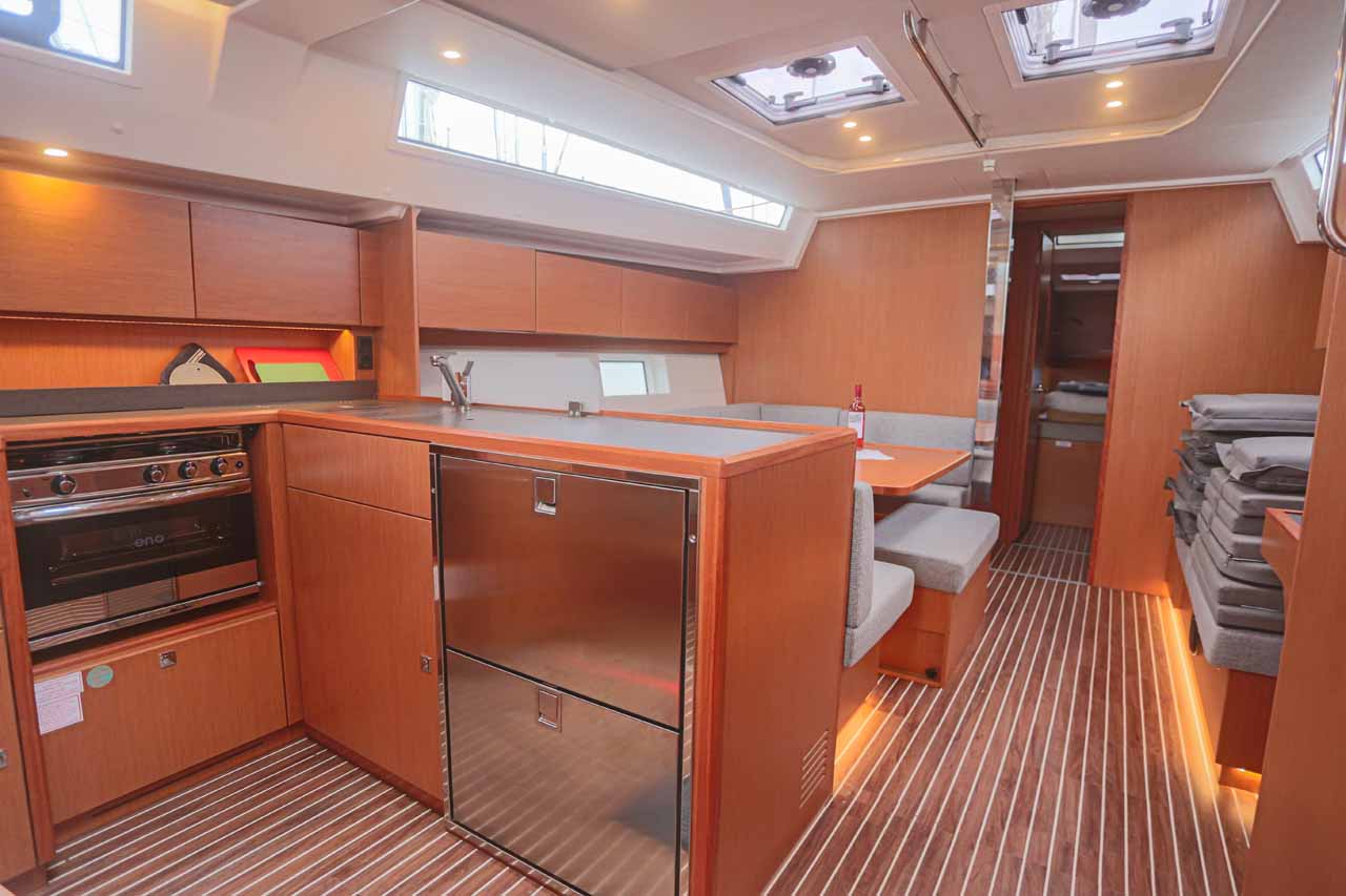 Bavaria C45 - 4 cab. — photo 12