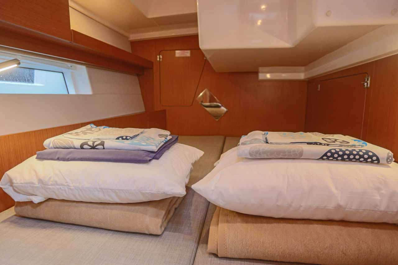 Bavaria C45 - 4 cab. — photo 17