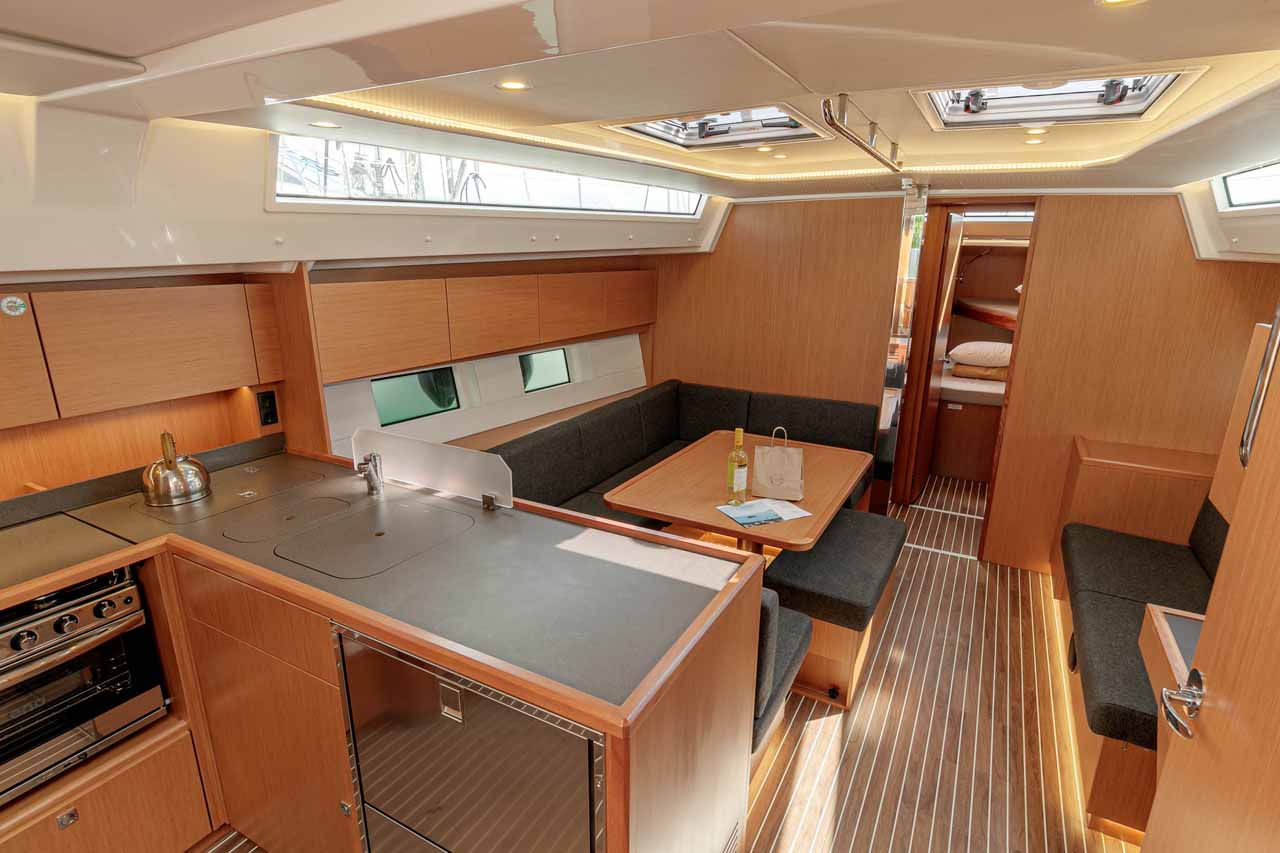 Bavaria C45 - 4 cab. — photo 10