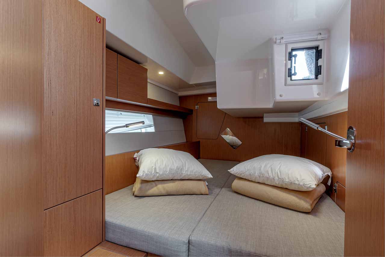 Bavaria C45 - 4 cab. — photo 16