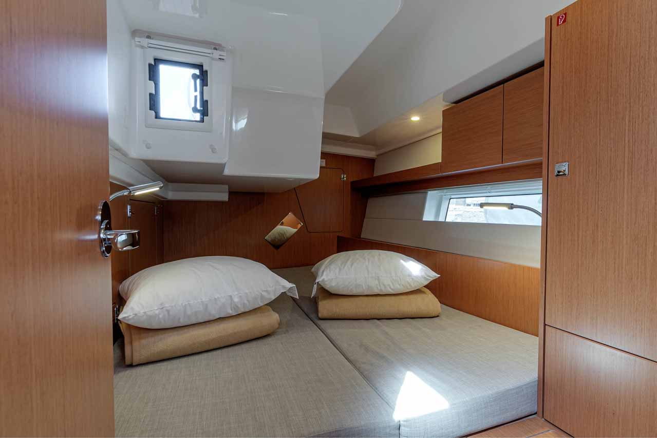 Bavaria C45 - 4 cab. — photo 17