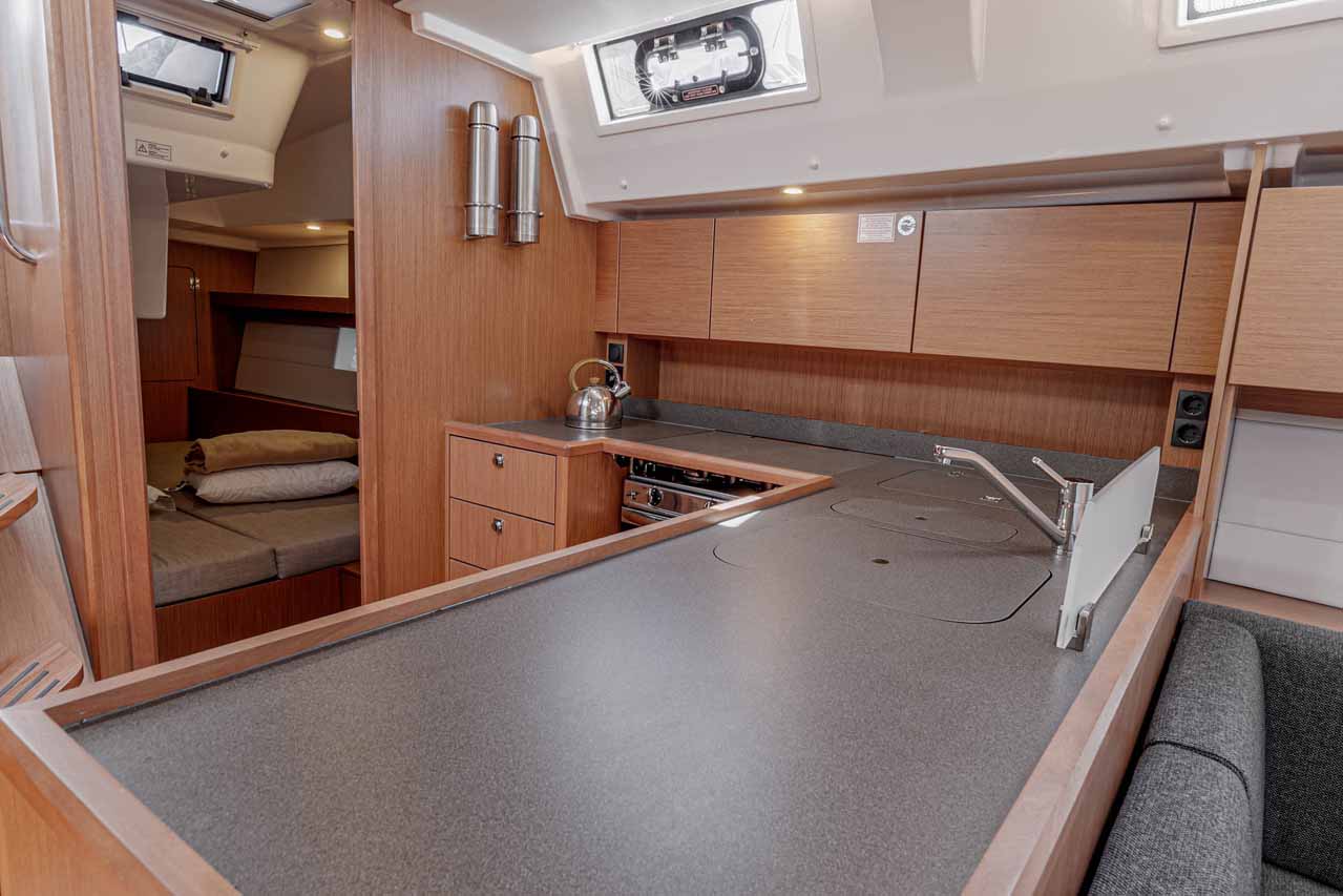 Bavaria C45 - 4 cab. — photo 11