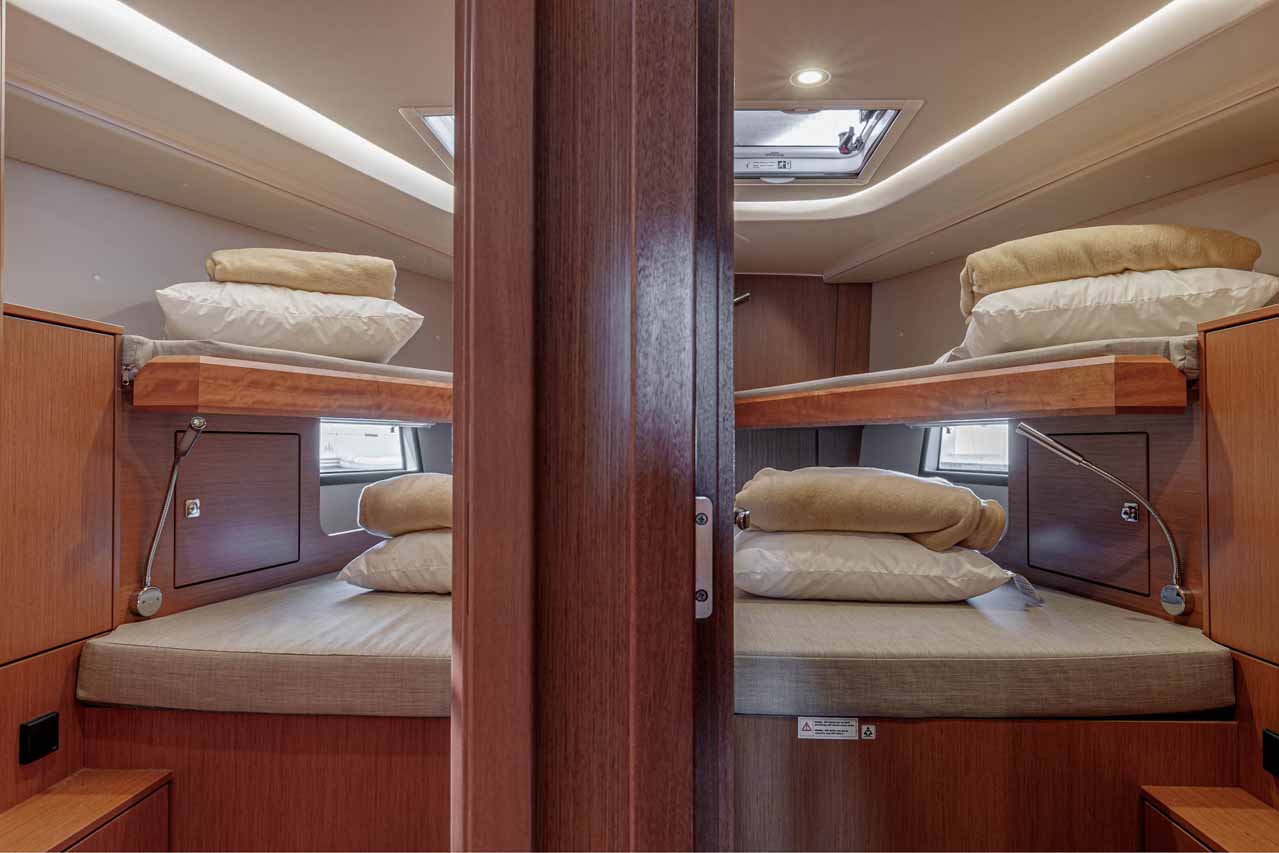 Bavaria C45 - 4 cab. — photo 14