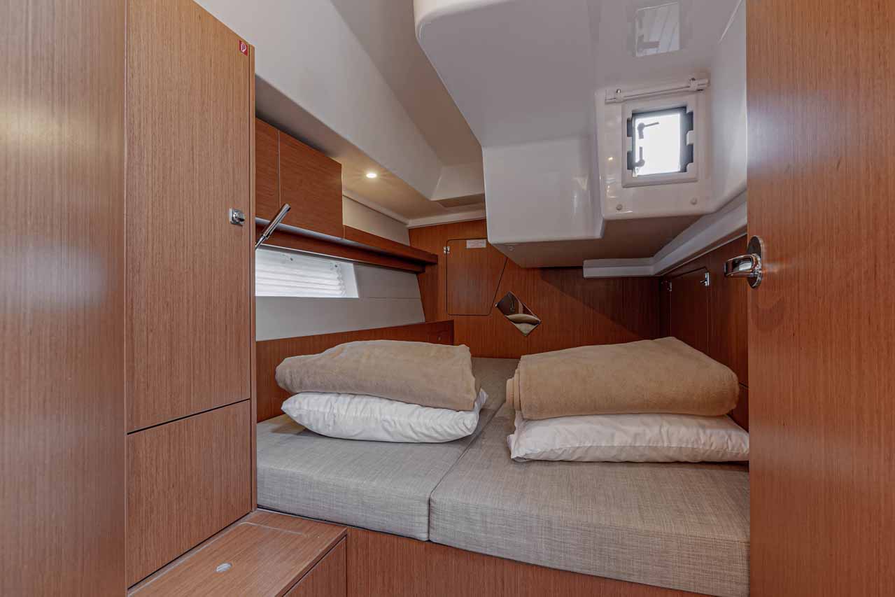 Bavaria C45 - 4 cab. — photo 17