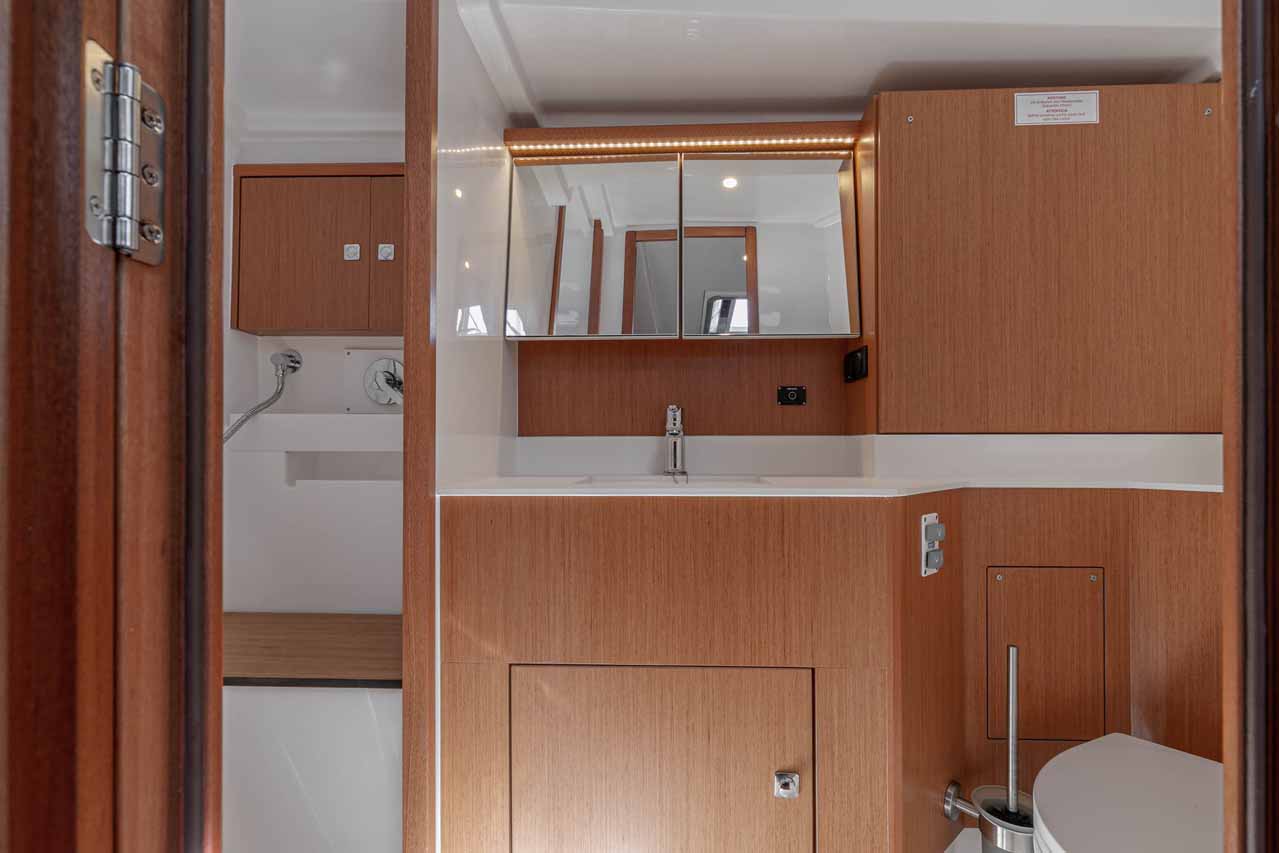 Bavaria C45 - 4 cab. — photo 19