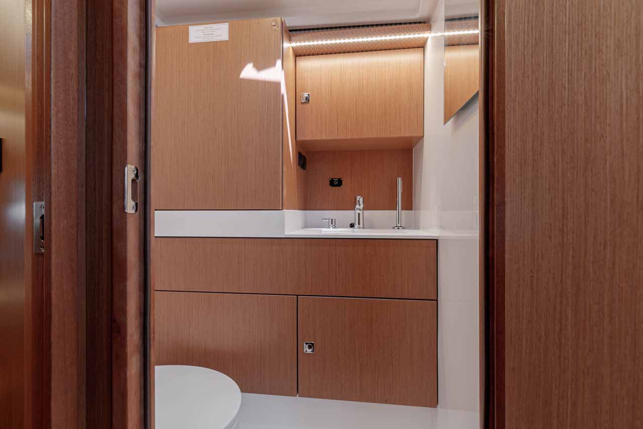 Bavaria C45 - 4 cab. — photo 23