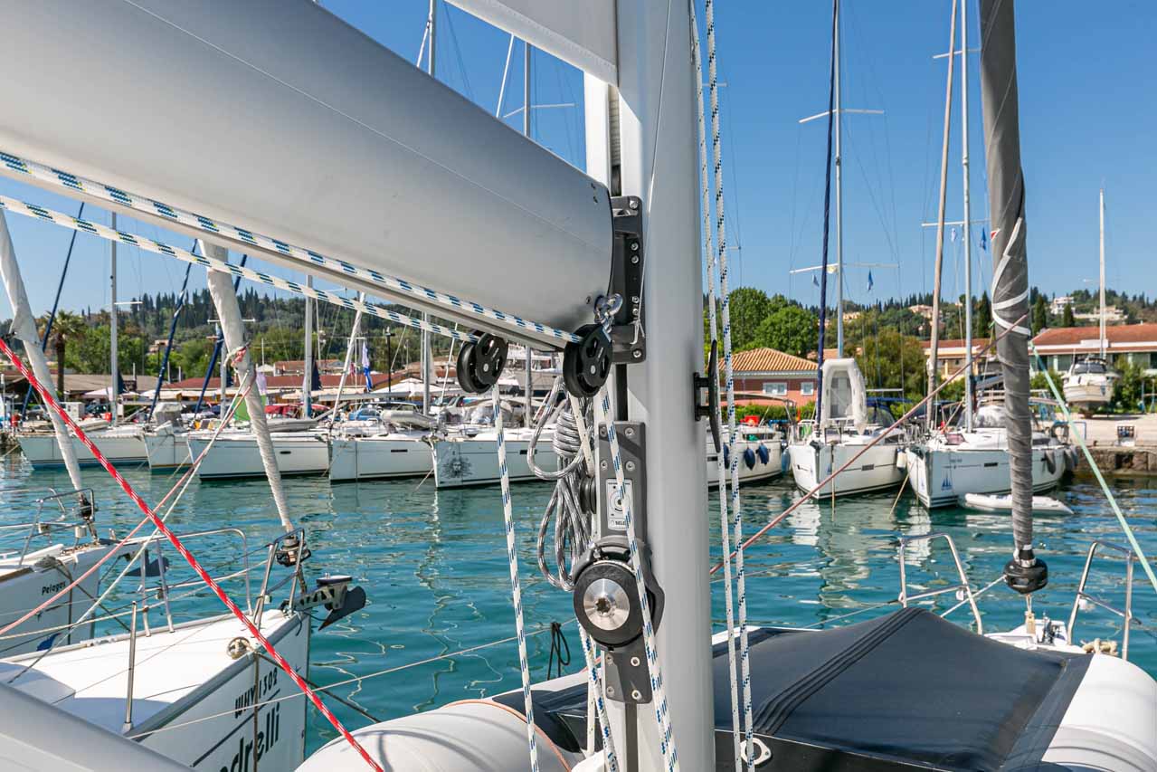 Bavaria C42 — photo 5