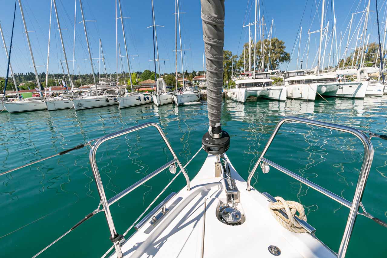 Bavaria C42 — photo 6