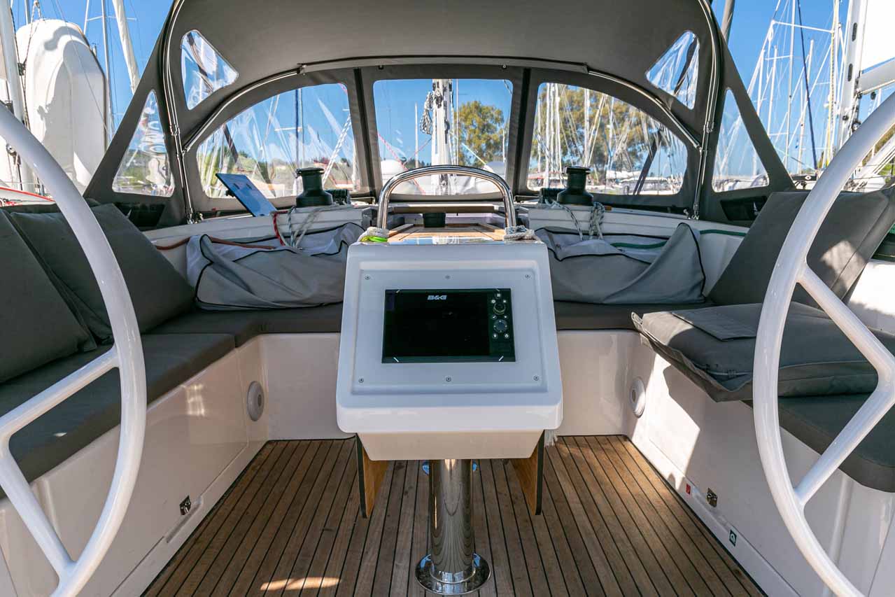 Bavaria C42 — photo 9