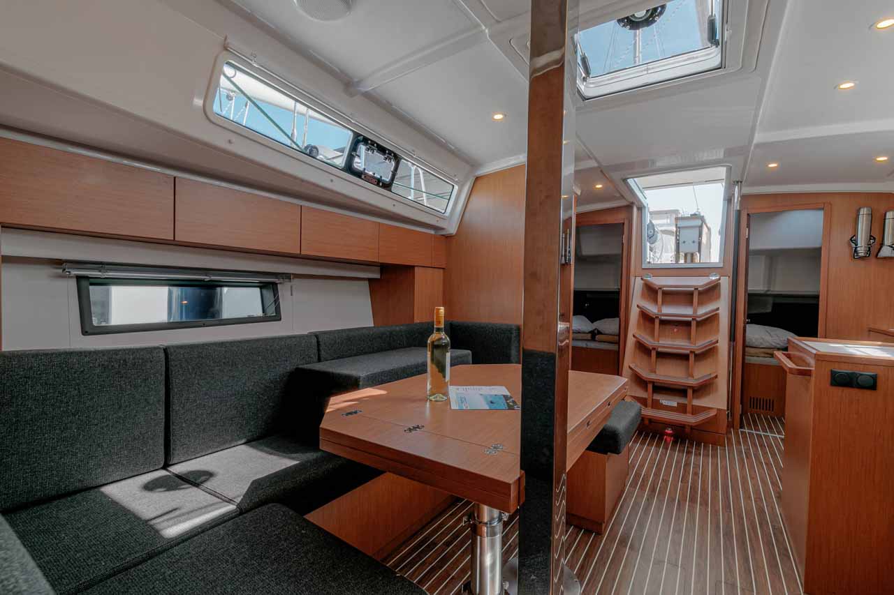 Bavaria C42 — photo 14