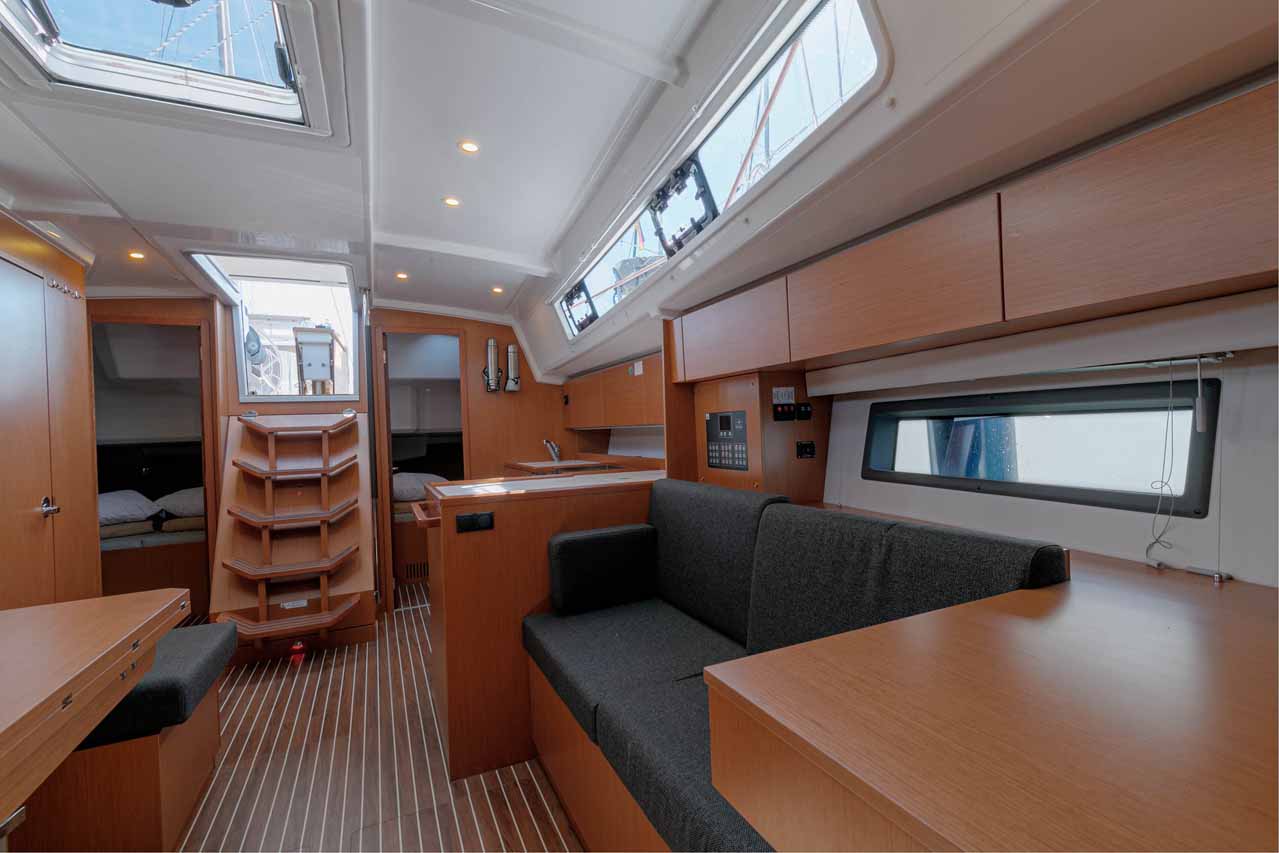 Bavaria C42 — photo 15