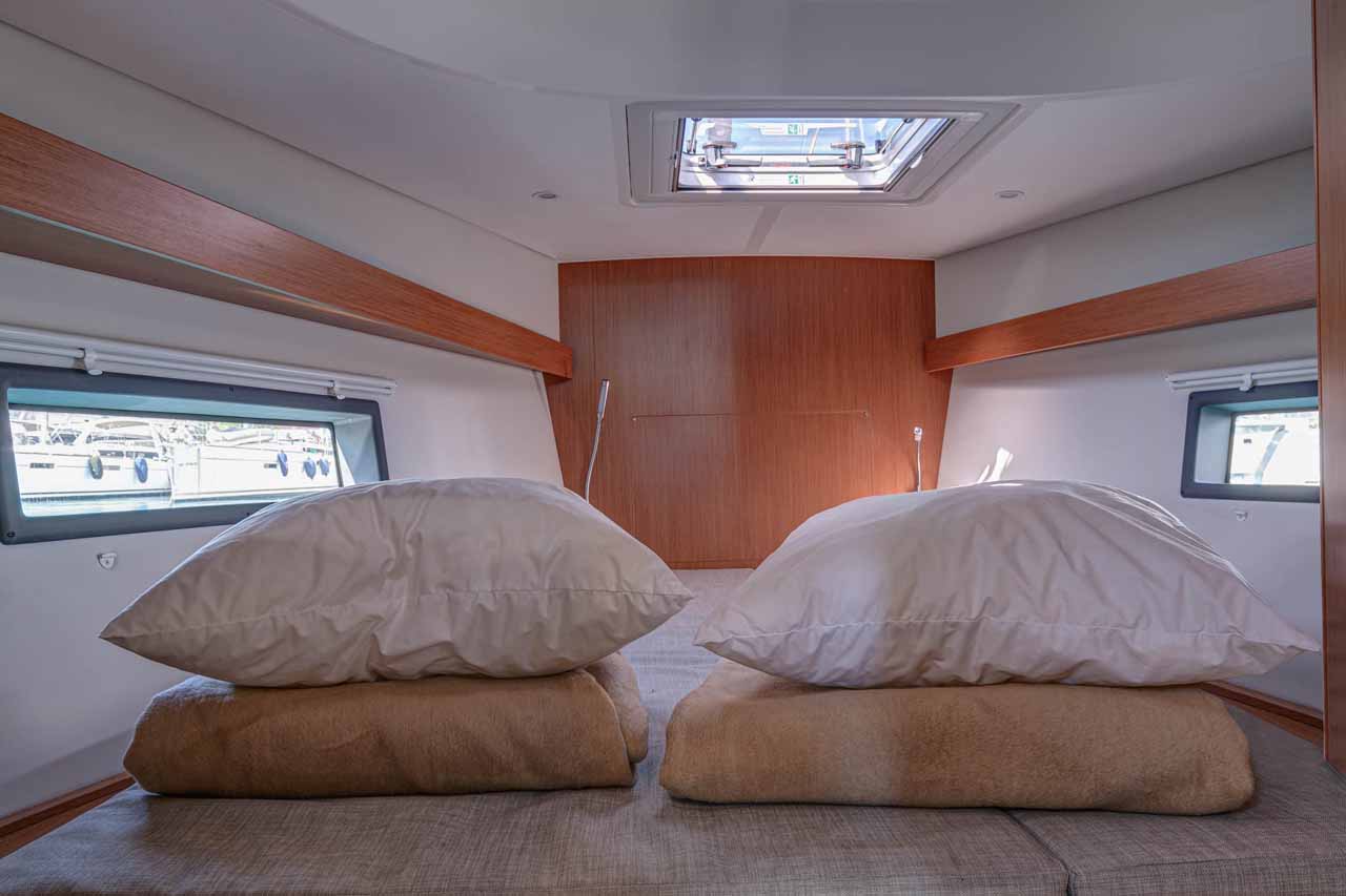 Bavaria C42 — photo 16