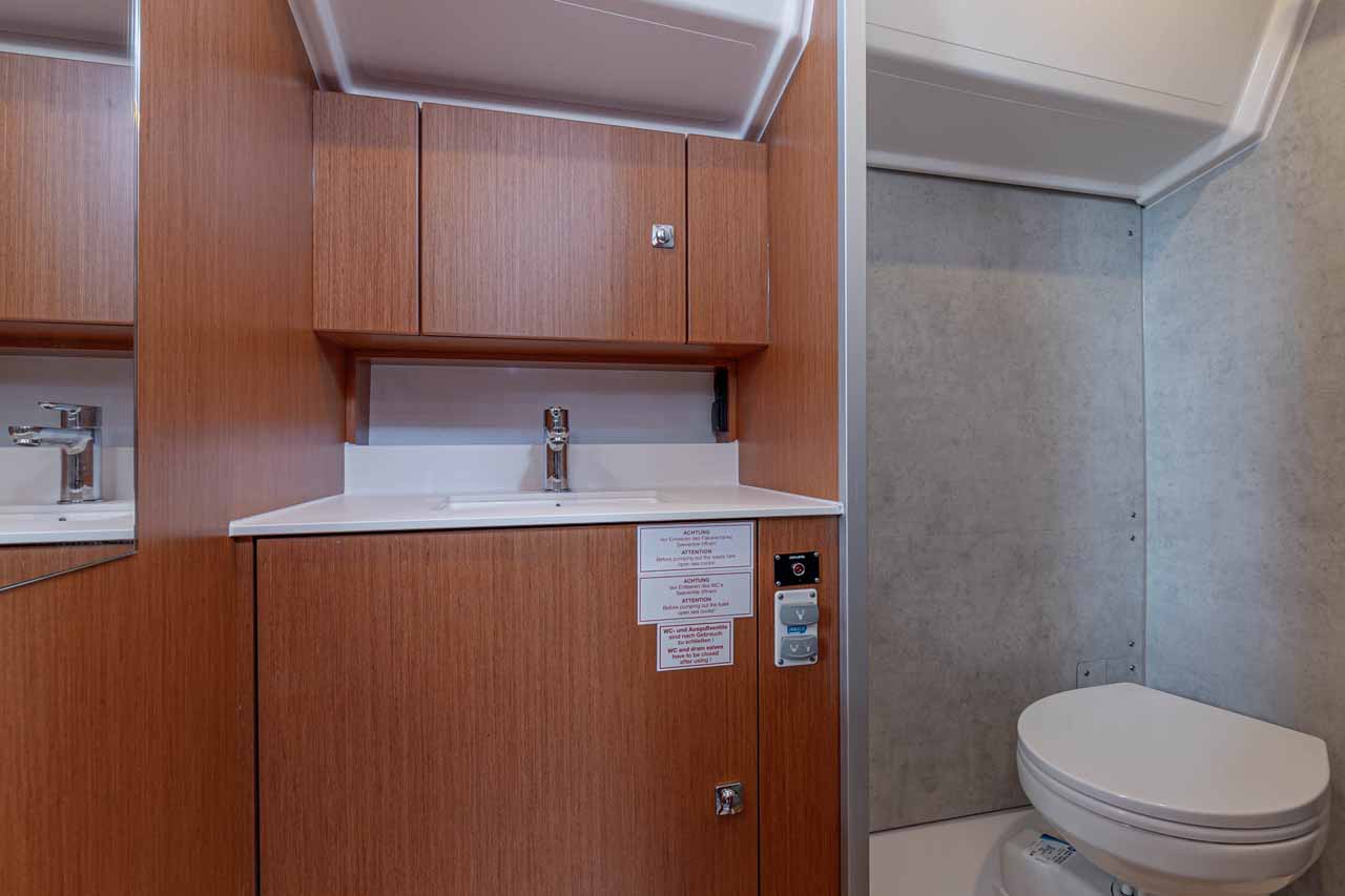 Bavaria C42 — photo 20