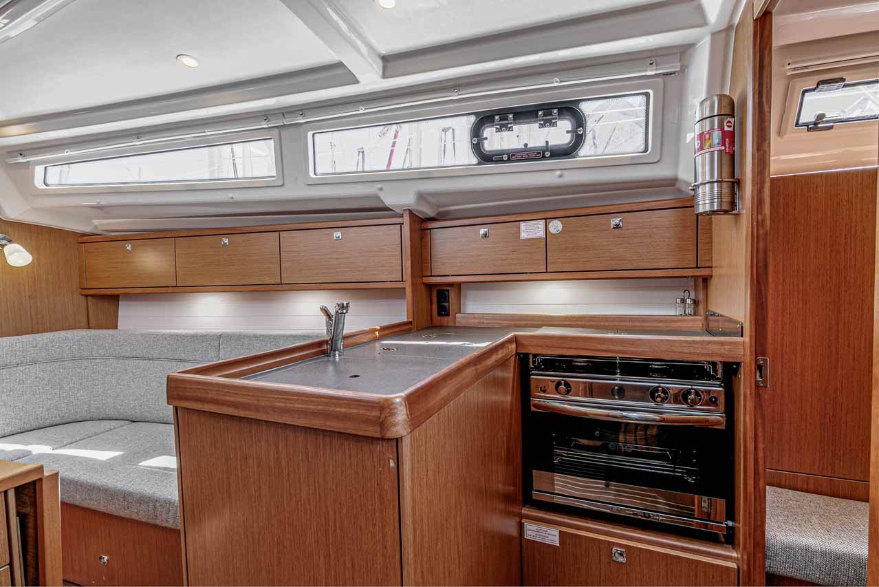 Bavaria Cruiser 34 — photo 13