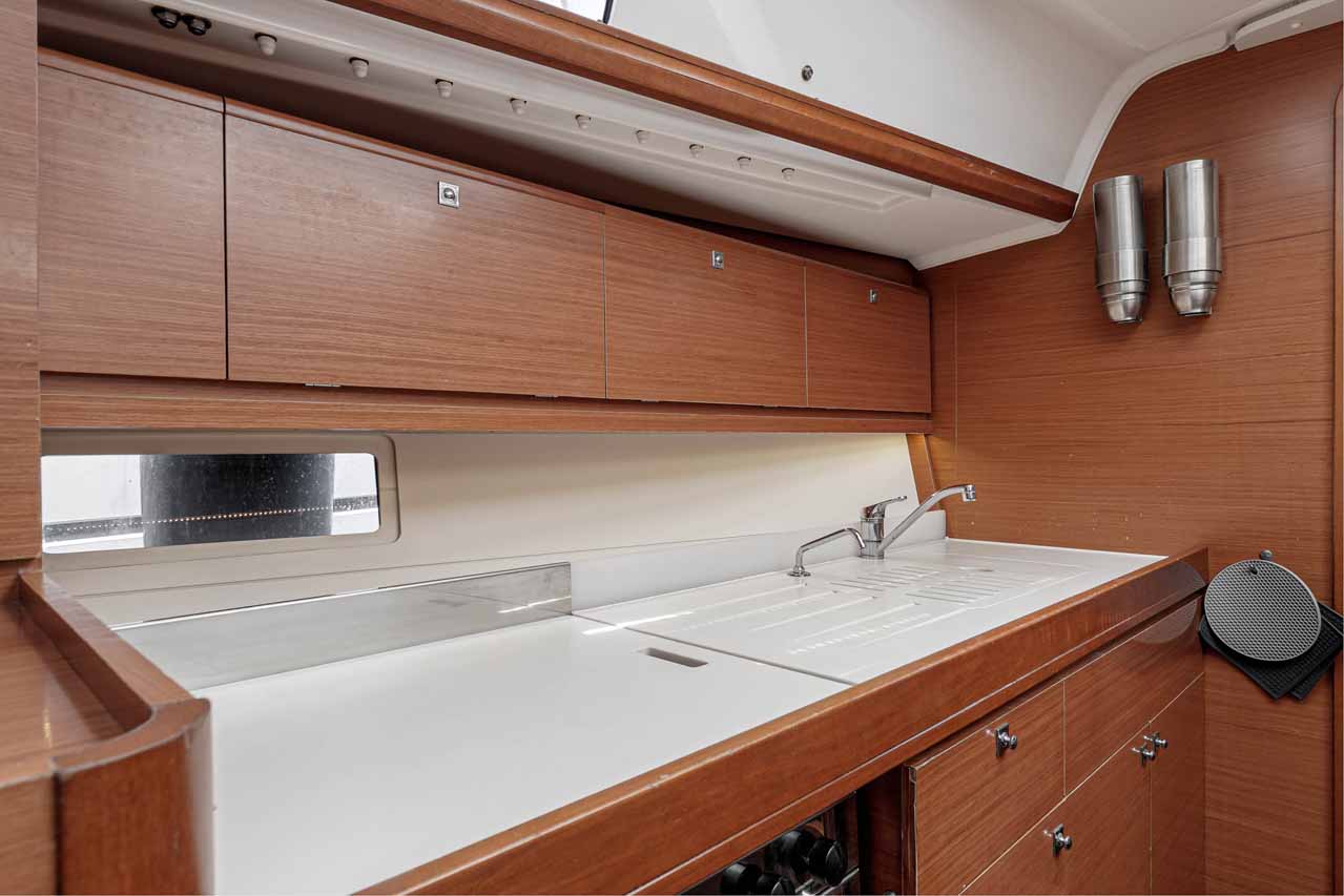 Dufour 382 GL — photo 11
