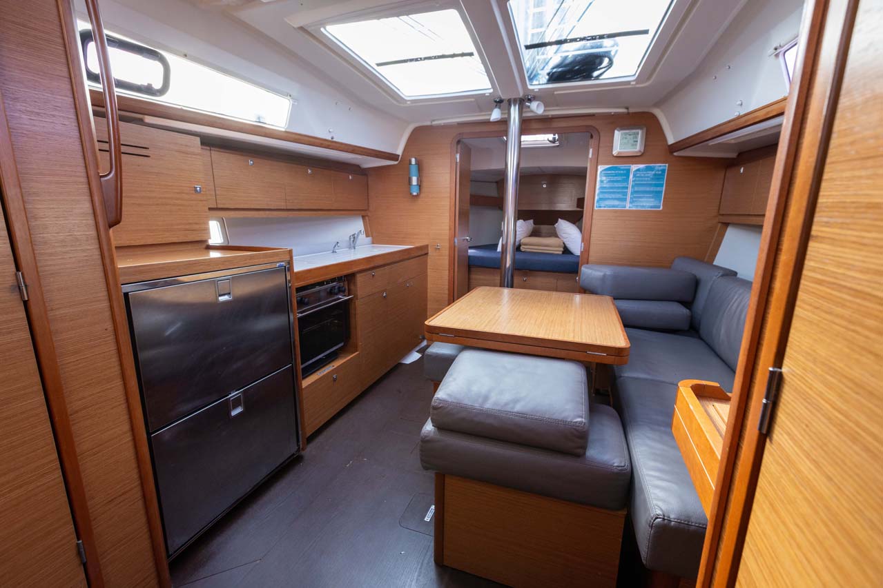 Dufour 382 GL — photo 8